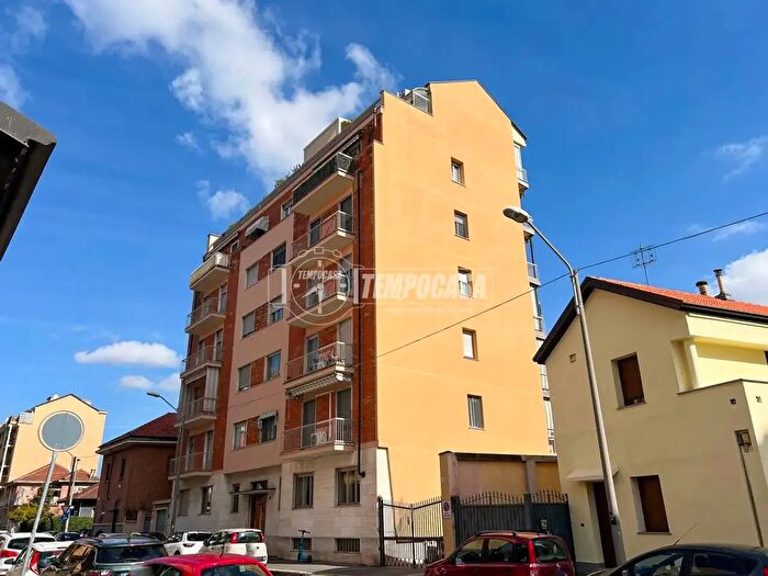 Appartamento quadrilocale in vendita in Via Lesegno, Torino