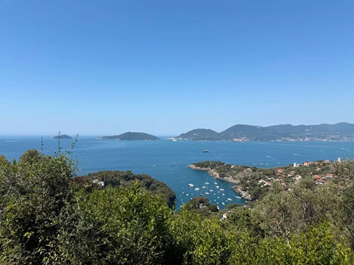 Appartamento trilocale in vendita in Lerici