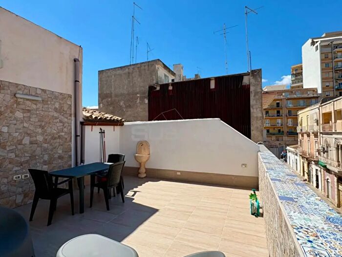 Appartamento trilocale in affitto in Via Formide, Siracusa