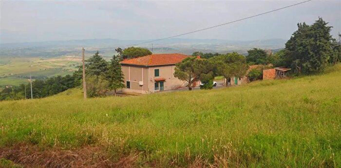 Casa con 11 locali in vendita in Chianni