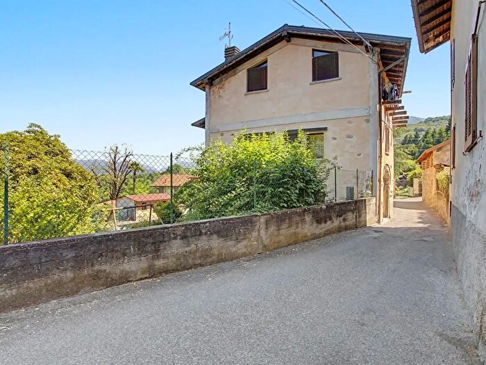 Appartamento con 9 locali in vendita in Via Marliani, Brissago Valtravaglia