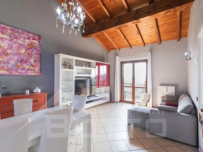 Appartamento trilocale in vendita in Via Cervino C, Oleggio