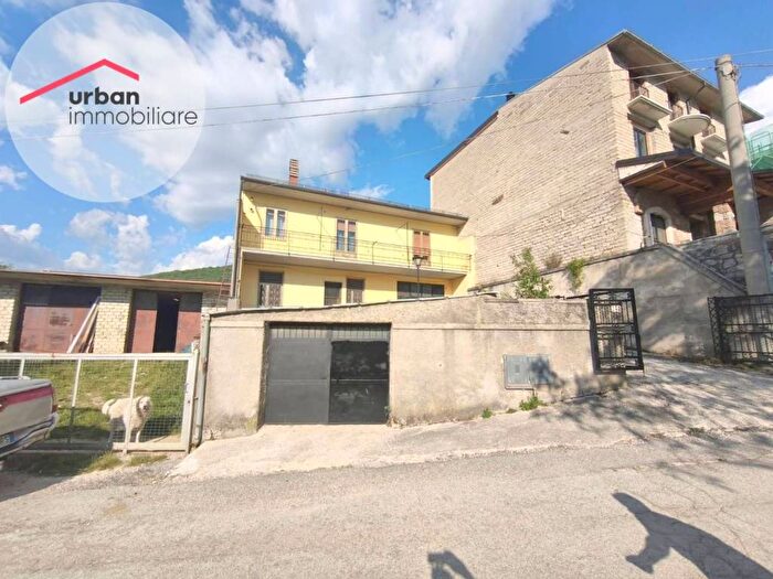 Appartamento con 5 locali in affitto in Via delle Piscine, Villagrande, Tornimparte