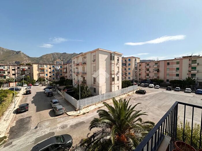 Appartamento trilocale in vendita in Via Cingallegra, Palermo