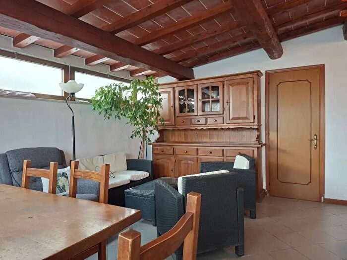 Appartamento con 6 locali in vendita in Via Monte Forato, Viareggio