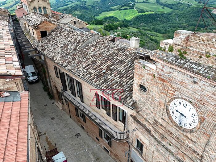 Casa con 13 locali in vendita in Via Giuseppe Garibaldi, Massa Fermana