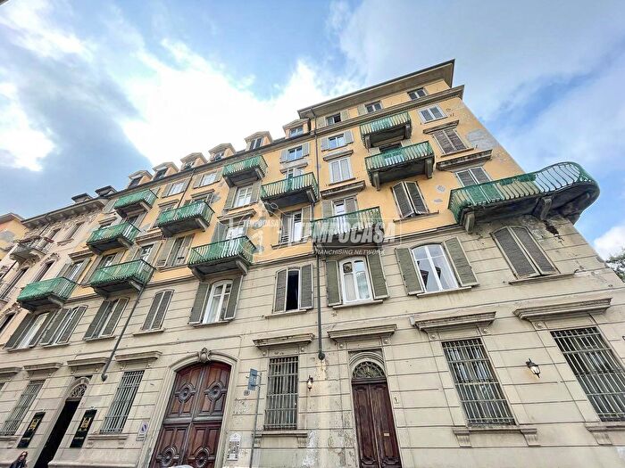 Appartamento trilocale in vendita in Via Magenta, Torino