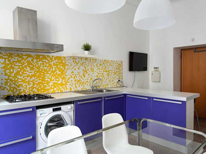 Appartamento trilocale in affitto in Via Vetere, Ticinese, Milano