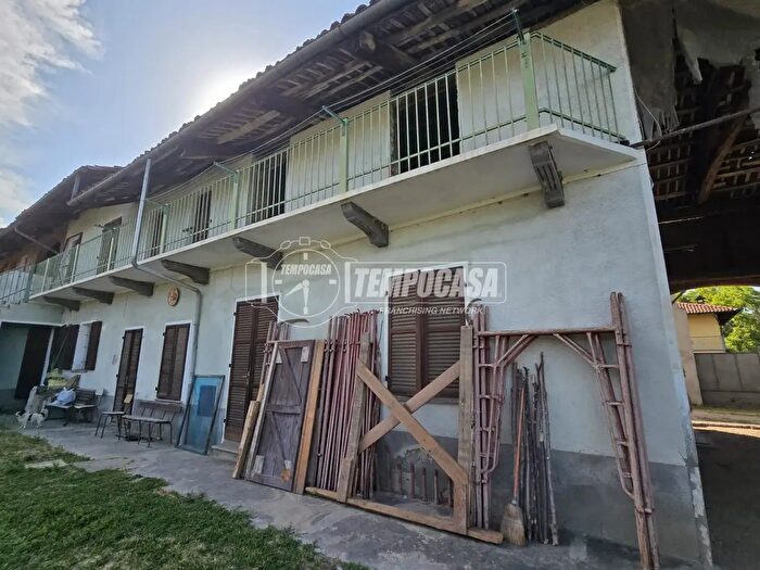 Casa con 5 locali in vendita in Vicolo Sola San Michele E Grato, Carmagnola
