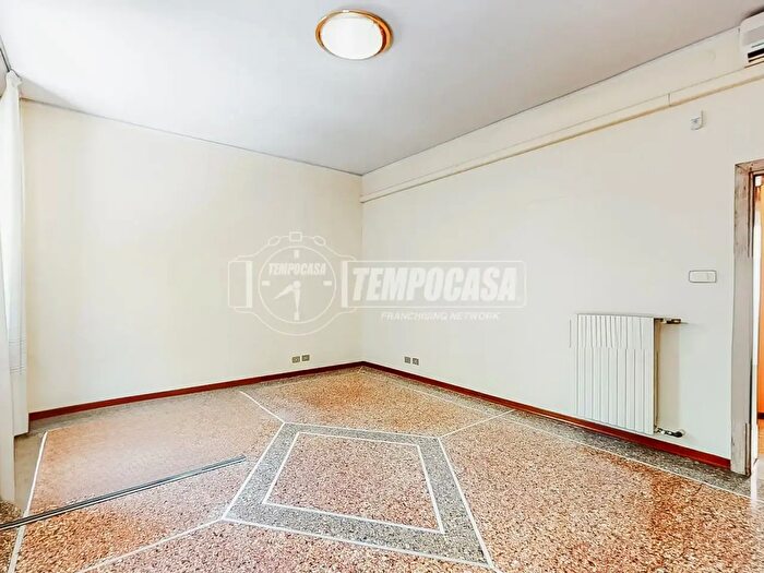Appartamento quadrilocale in vendita in Modena
