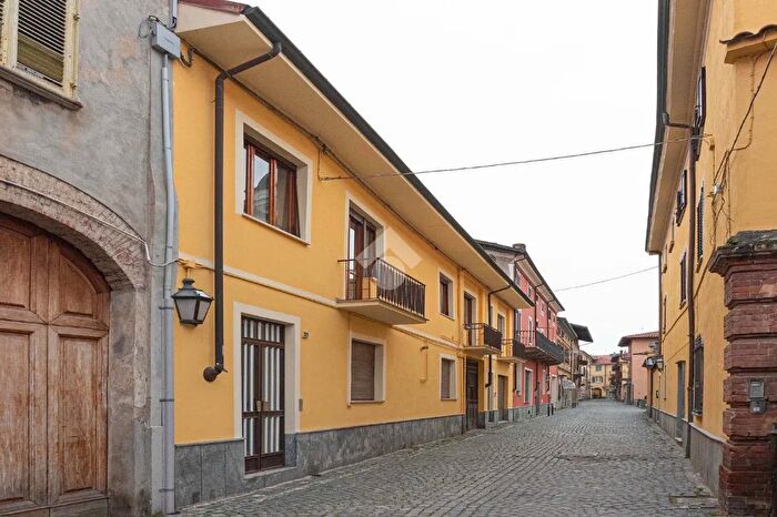 Casa con 9 locali in vendita in Via San Sudario, Cirie