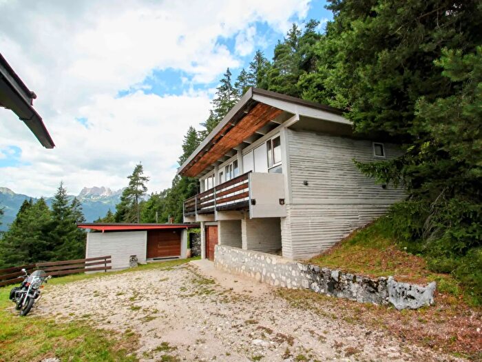 Casa quadrilocale in vendita in Via Metanopoli, Borca Di Cadore