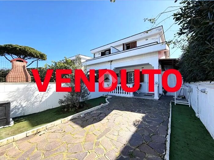 Casa quadrilocale in vendita in Viale Nuova California, Ardea