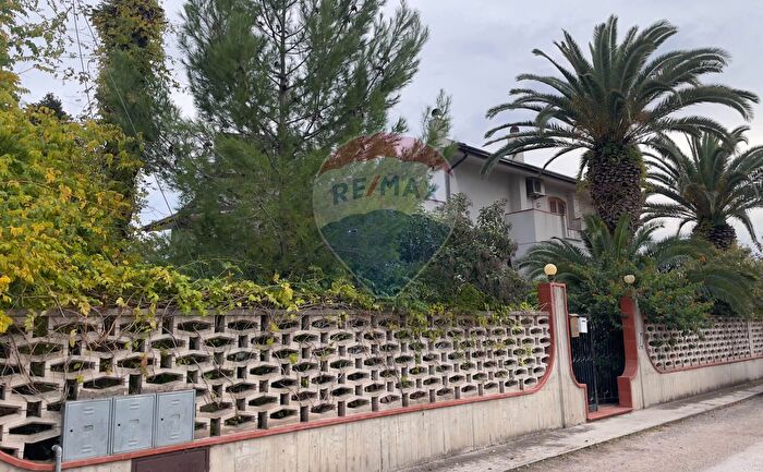 Casa con 14 locali in vendita in Ginosa