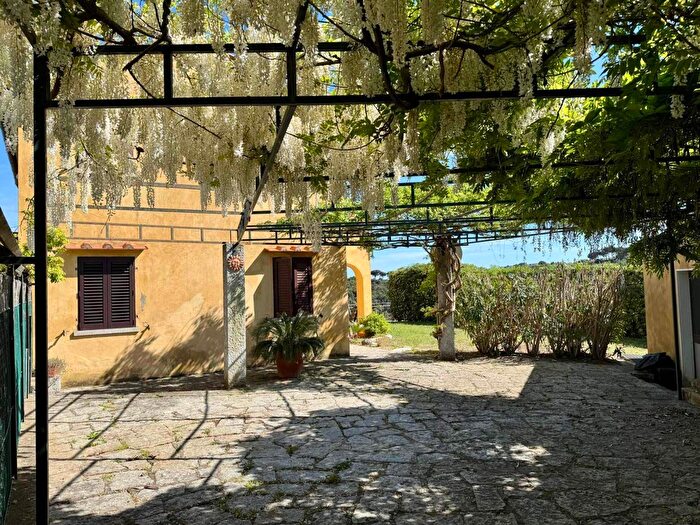 Appartamento con 5 locali in vendita in Campo NellElba