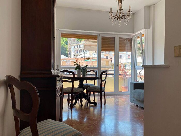 Appartamento trilocale in affitto in Via Leonardo Montaldo, Staglieno, Genova
