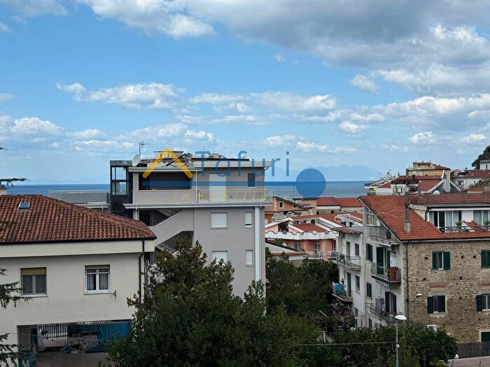 Appartamento con 6 locali in vendita in Via Matilde Serao, Agropoli