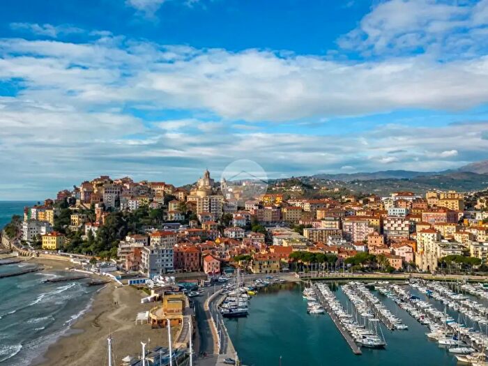 Appartamento quadrilocale in vendita in Via Rambaldo, Imperia