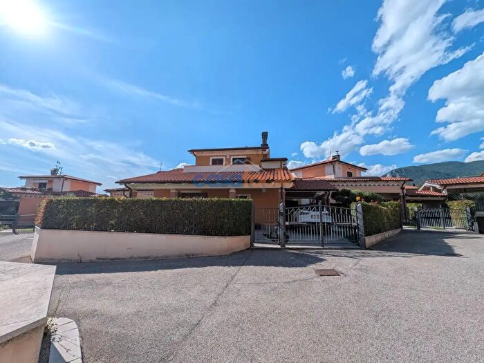 Casa con 6 locali in vendita in dellAquila, Terni