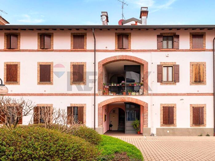 Appartamento trilocale in affitto in Via Tenaglie, Centro, Ornago