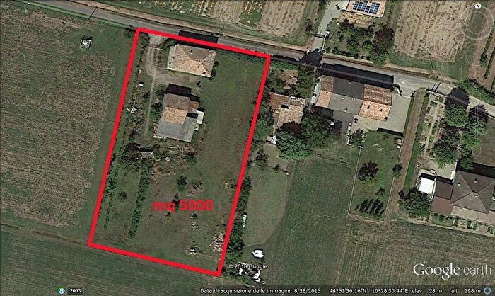 Casa con 15 locali in vendita in Brescello