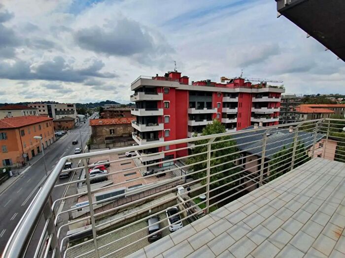 Appartamento trilocale in affitto in Via Pasquali Paoli, Como