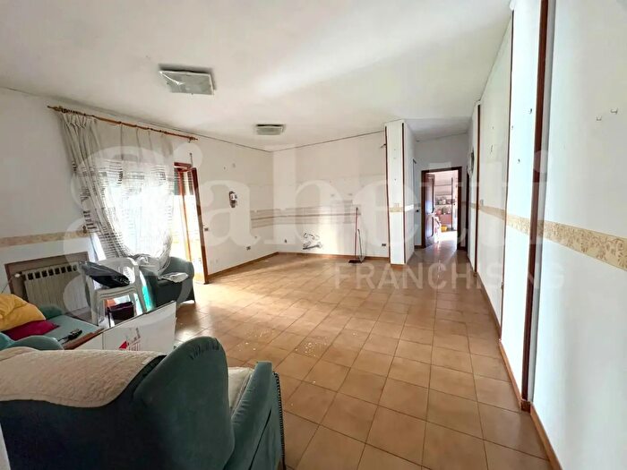 Appartamento trilocale in vendita in Prolungamento Carlo De Marco, Napoli