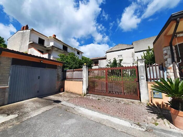 Appartamento con 8 locali in vendita in Via Pelagalli, Rotondi