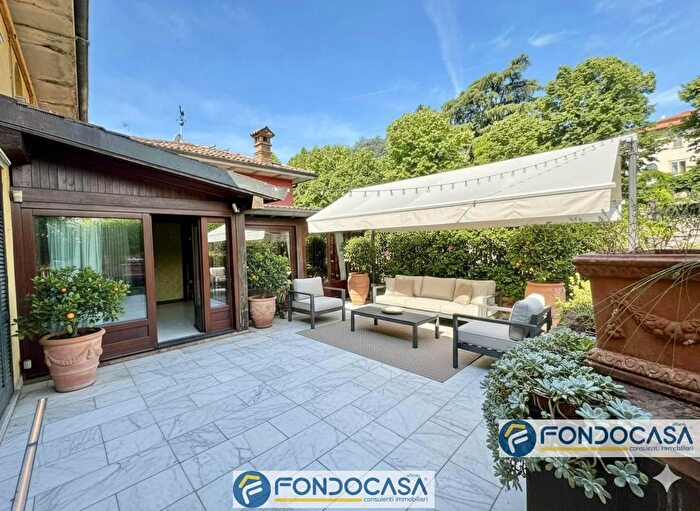 Appartamento con 5 locali in vendita in Via Palazzolo, Coccaglio