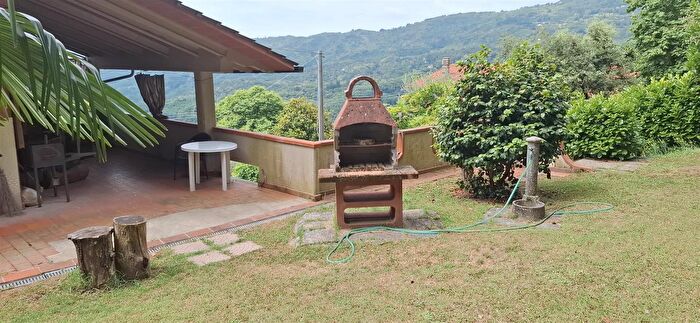 Casa con 8 locali in vendita in Marliana