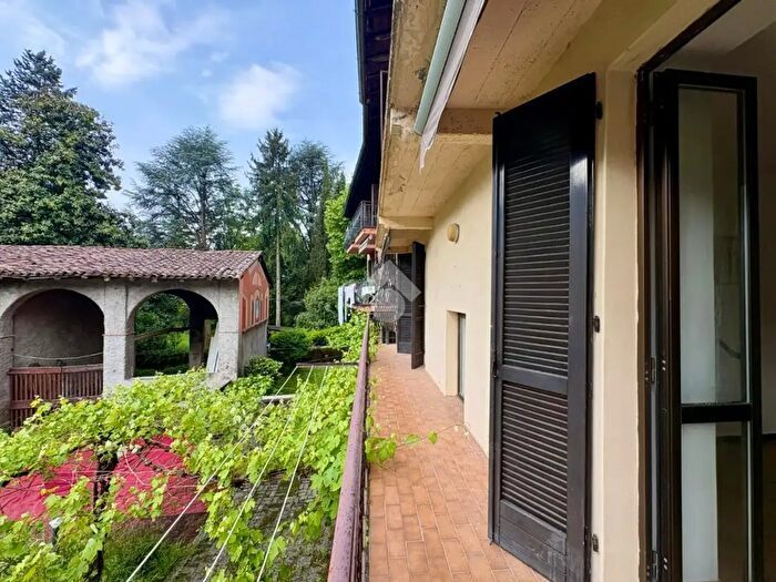 Appartamento quadrilocale in vendita in Via del Negro, Gandino