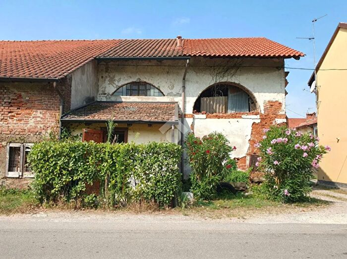Casa trilocale in vendita in Via per Cascina Tangola, Robecco Sul Naviglio