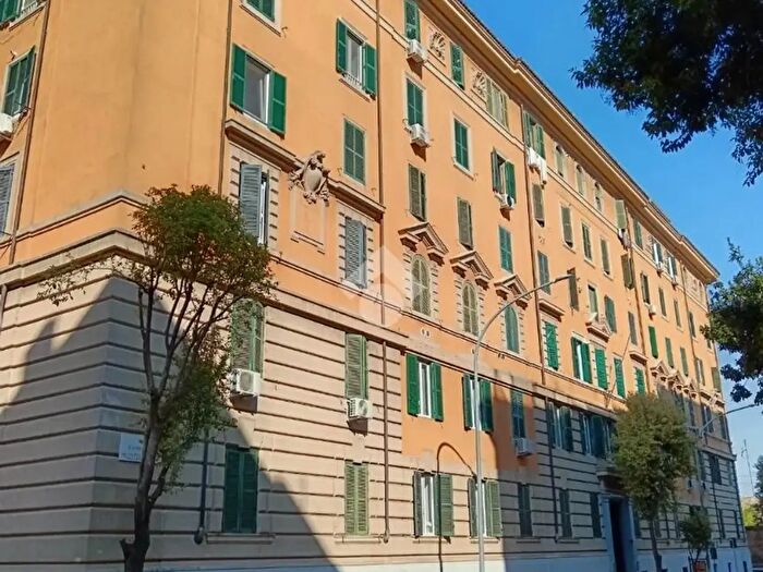 Appartamento trilocale in vendita in Raimondo Montecuccoli, Roma