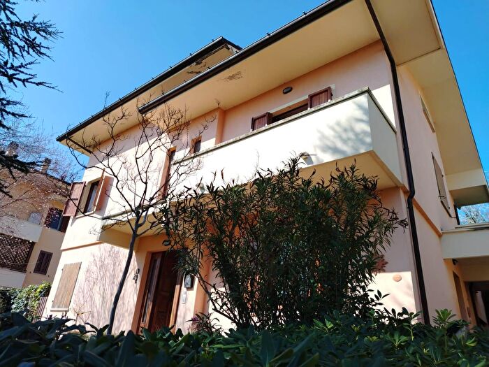 Casa con 7 locali in vendita in Via XXV Aprile, Monte Porzio