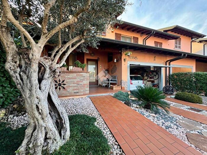 Casa quadrilocale in vendita in Via degli artigiani, Capralba