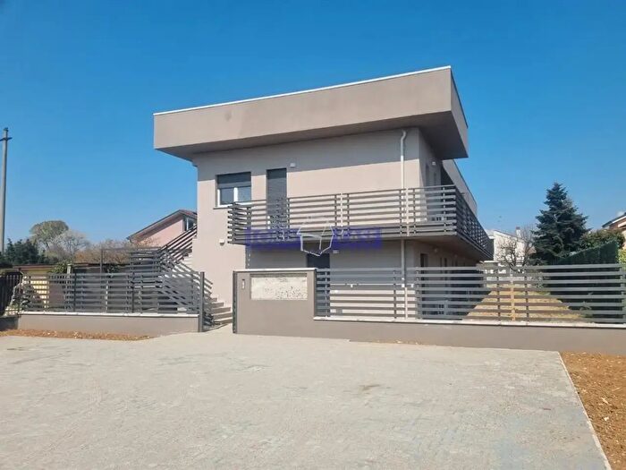 Appartamento bilocale in affitto in Via Adamello, Burago Di Molgora