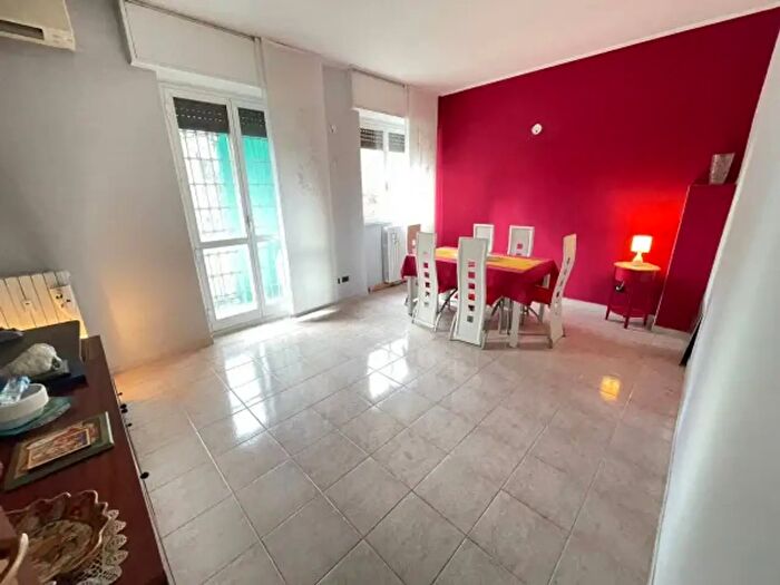 Appartamento quadrilocale in vendita in Via San Girolamo Emiliani, Magenta