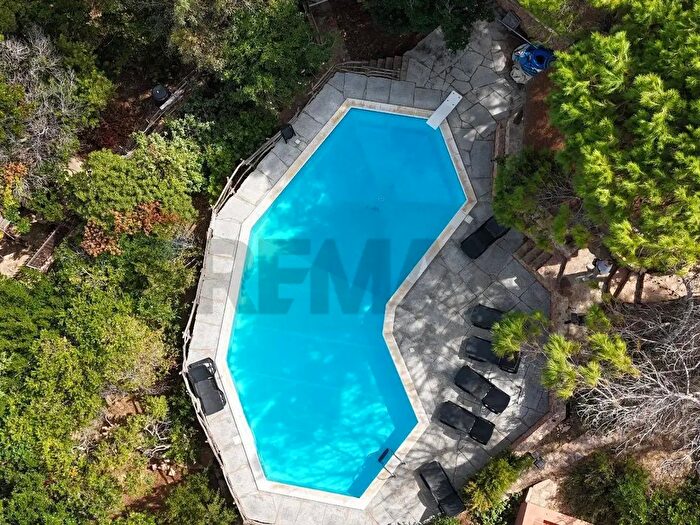 Casa con 9 locali in vendita in Trinità dAgultu e Vignola