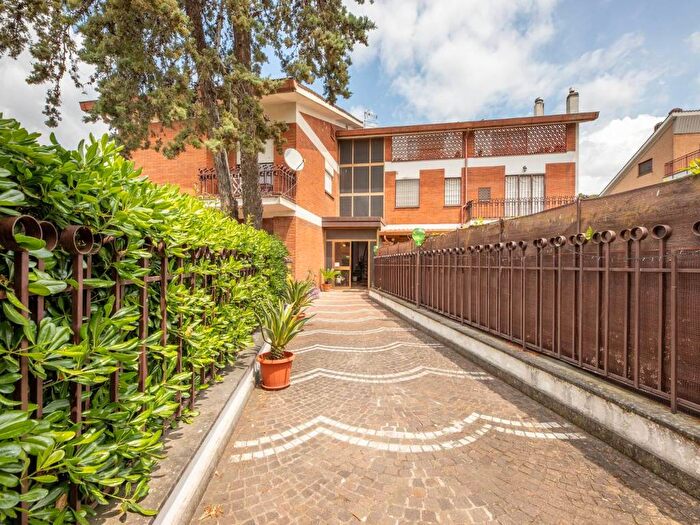 Casa con 5 locali in affitto in Via San Paolo Apostolo, Santa Maria delle Mole, Marino
