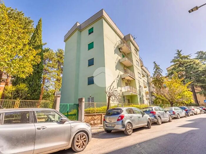 Appartamento trilocale in vendita in Via Ivanoe Bonomi, Roma