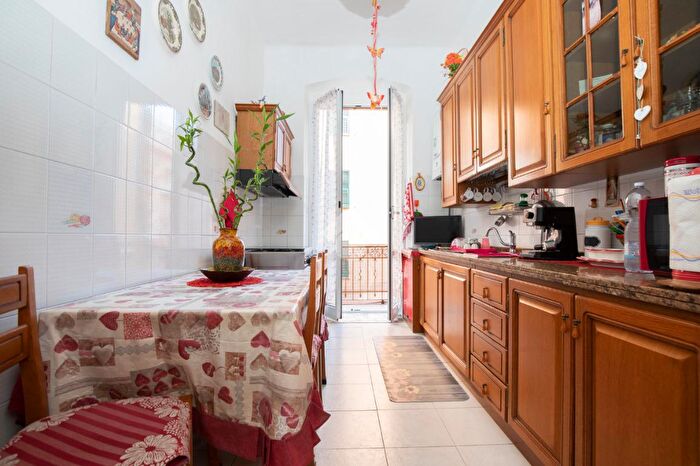 Appartamento con 6 locali in vendita in Via Canevari, Genova