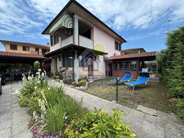 Casa con 5 locali in vendita in Via Leopardi, Marudo