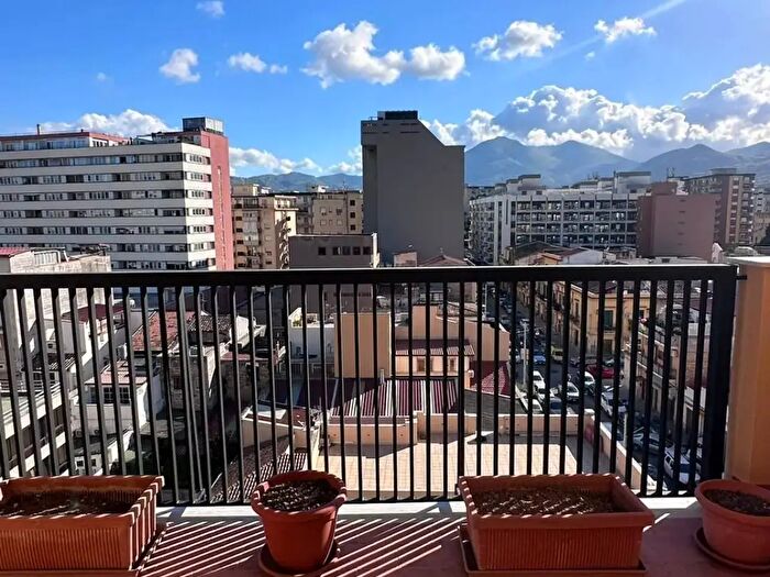 Appartamento con 5 locali in vendita in Via Resuttana, Palermo