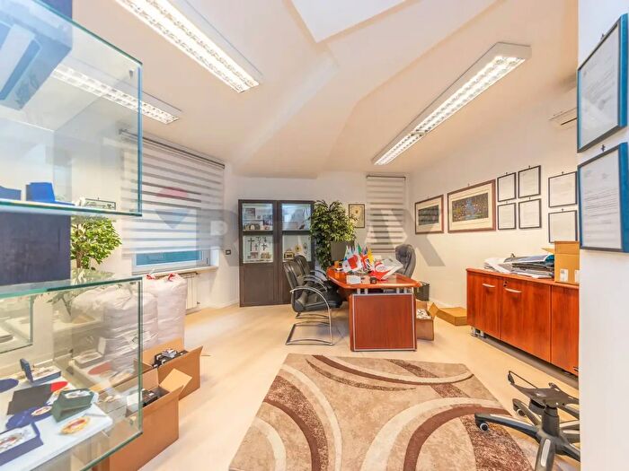 Appartamento trilocale in vendita in Via Luigi Luciani, Roma