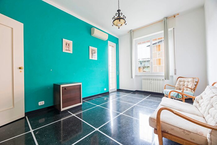 Appartamento con 5 locali in vendita in Via Lorenzo Ghiglini, Genova