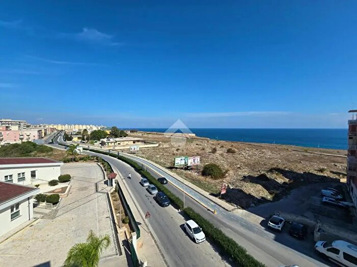 Appartamento con 5 locali in vendita in Via Sicilia, Siracusa