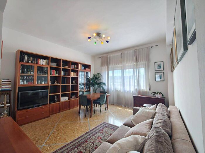 Appartamento quadrilocale in vendita in Via Filippo Marchetti, Stazione, Ancona