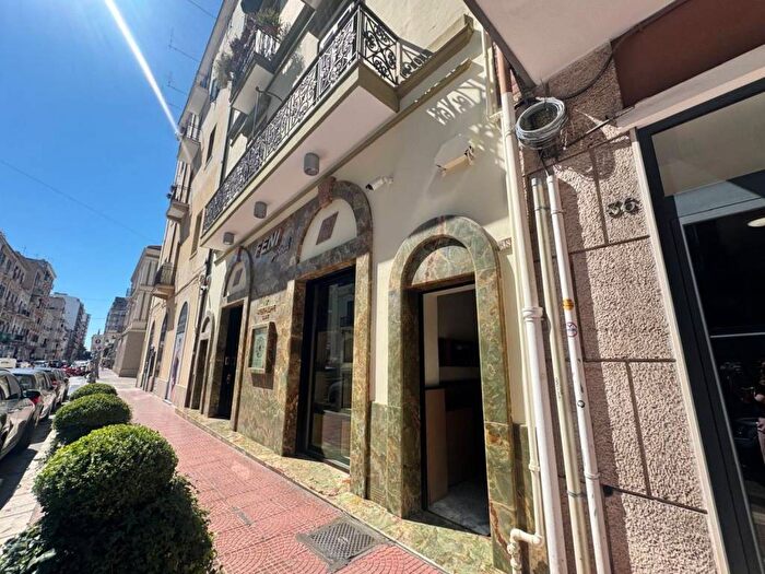 Appartamento trilocale in affitto in Via Domenico Acclavio, Borgo, Taranto