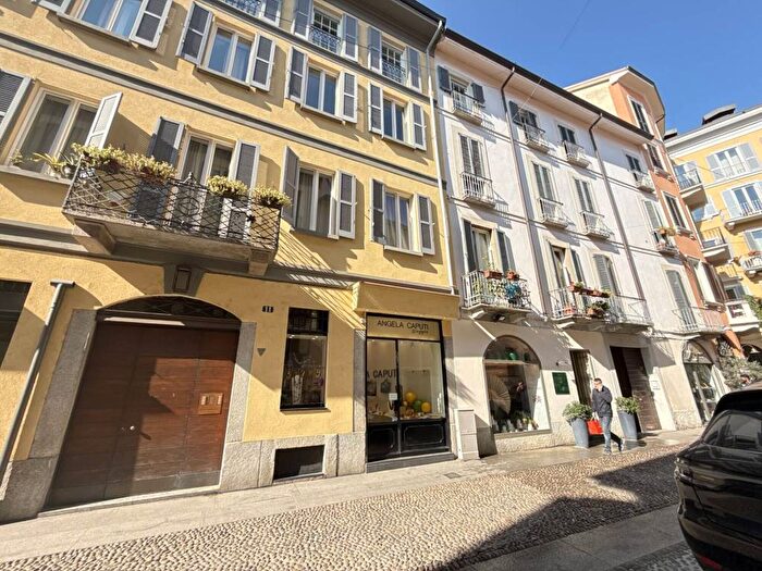 Appartamento bilocale in affitto in Via Madonnina, Brera, Milano