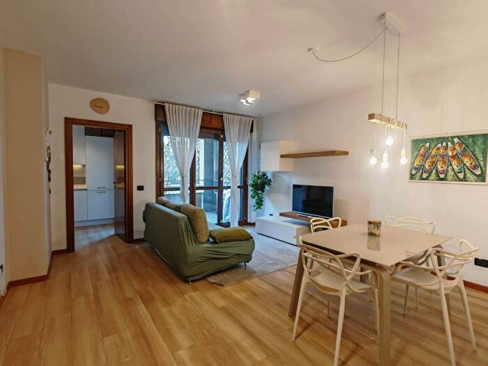 Appartamento trilocale in affitto in Via Pompeo Marchesi, Quarto Cagnino, Milano